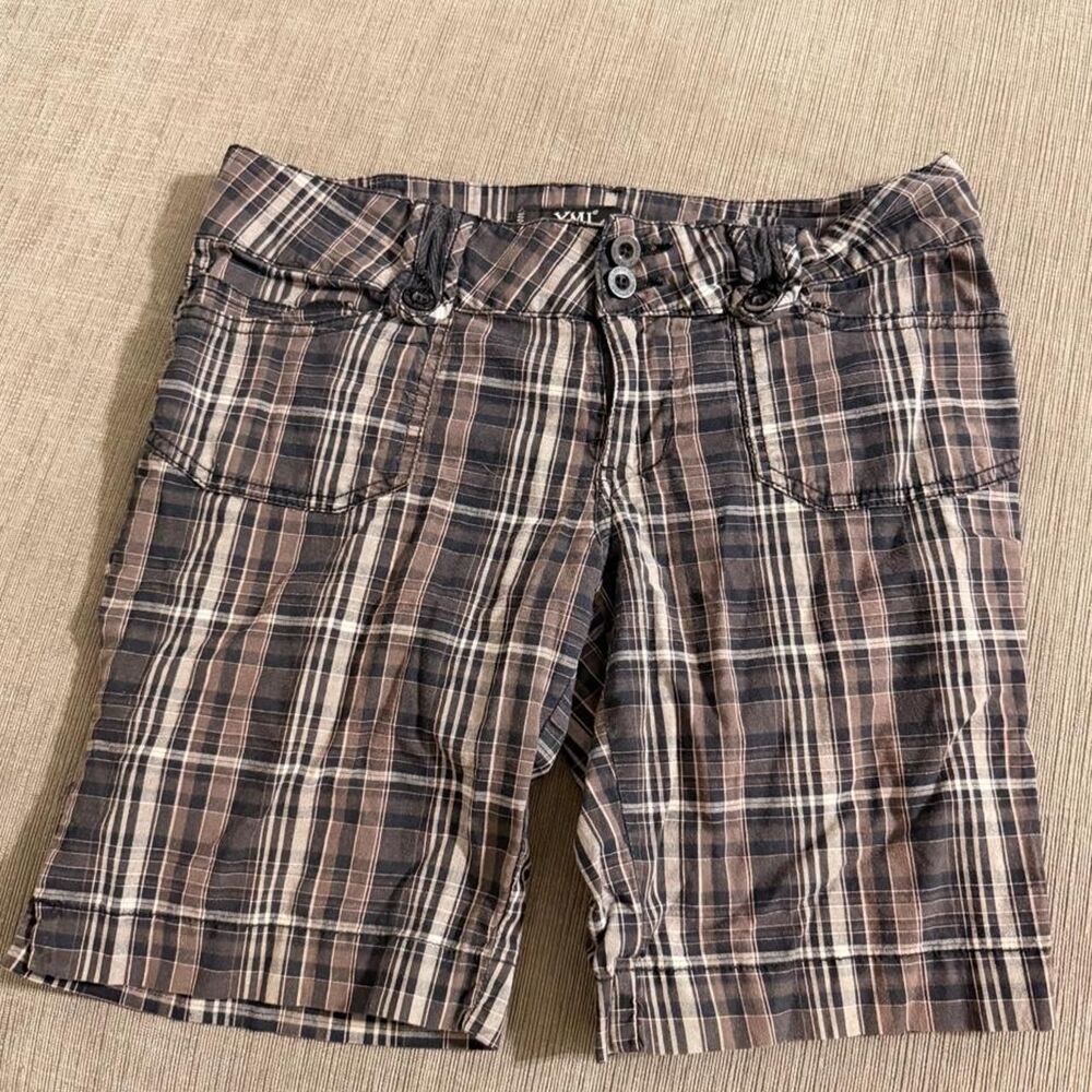 Y2K Vintage YMI plaid bermuda shorts, Size 7 🤎